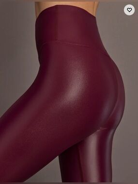 CARBON38
High Rise 7/8 Leggings in Fig Takara Shine Small